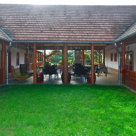 Nyakigláb Villa Szegi Exterior foto