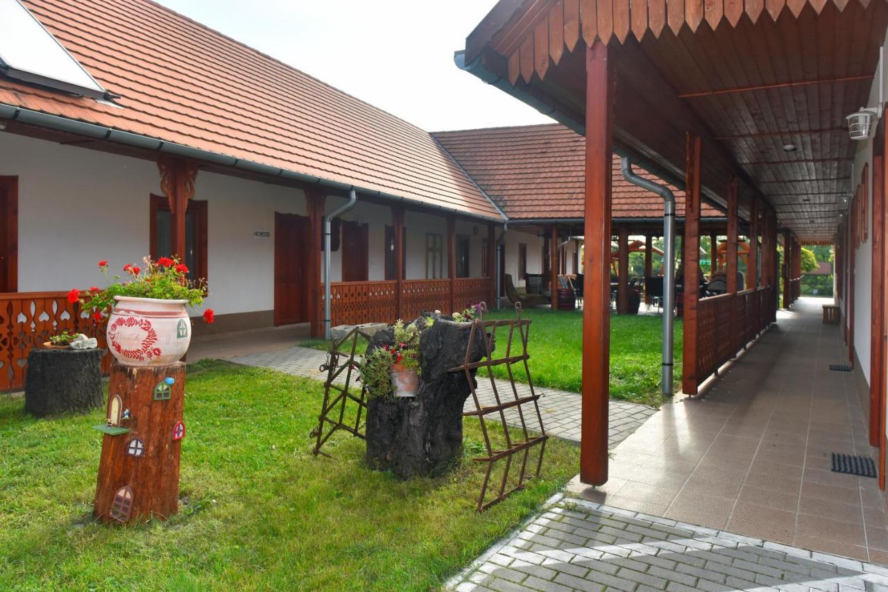 Nyakigláb Villa Szegi Exterior foto