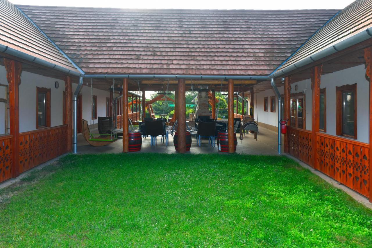 Nyakigláb Villa Szegi Exterior foto